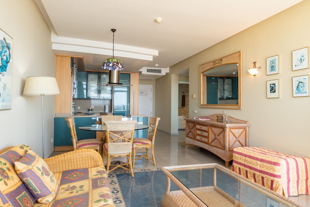 Holiday Club Jardin De Amadores 36/64