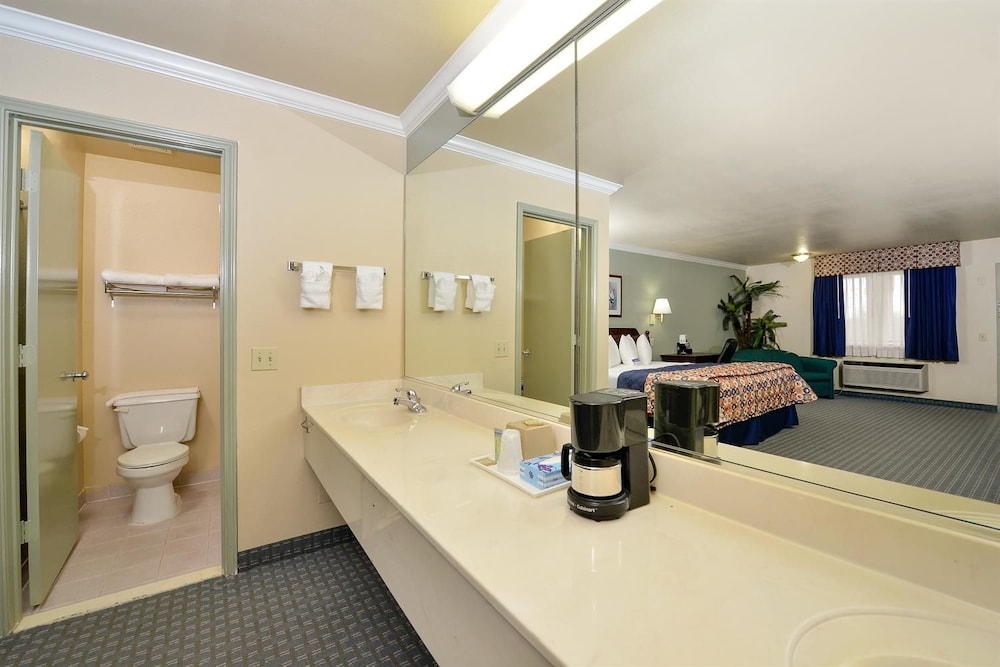 Americas Best Value Inn Houston Hobby Airport 13/20