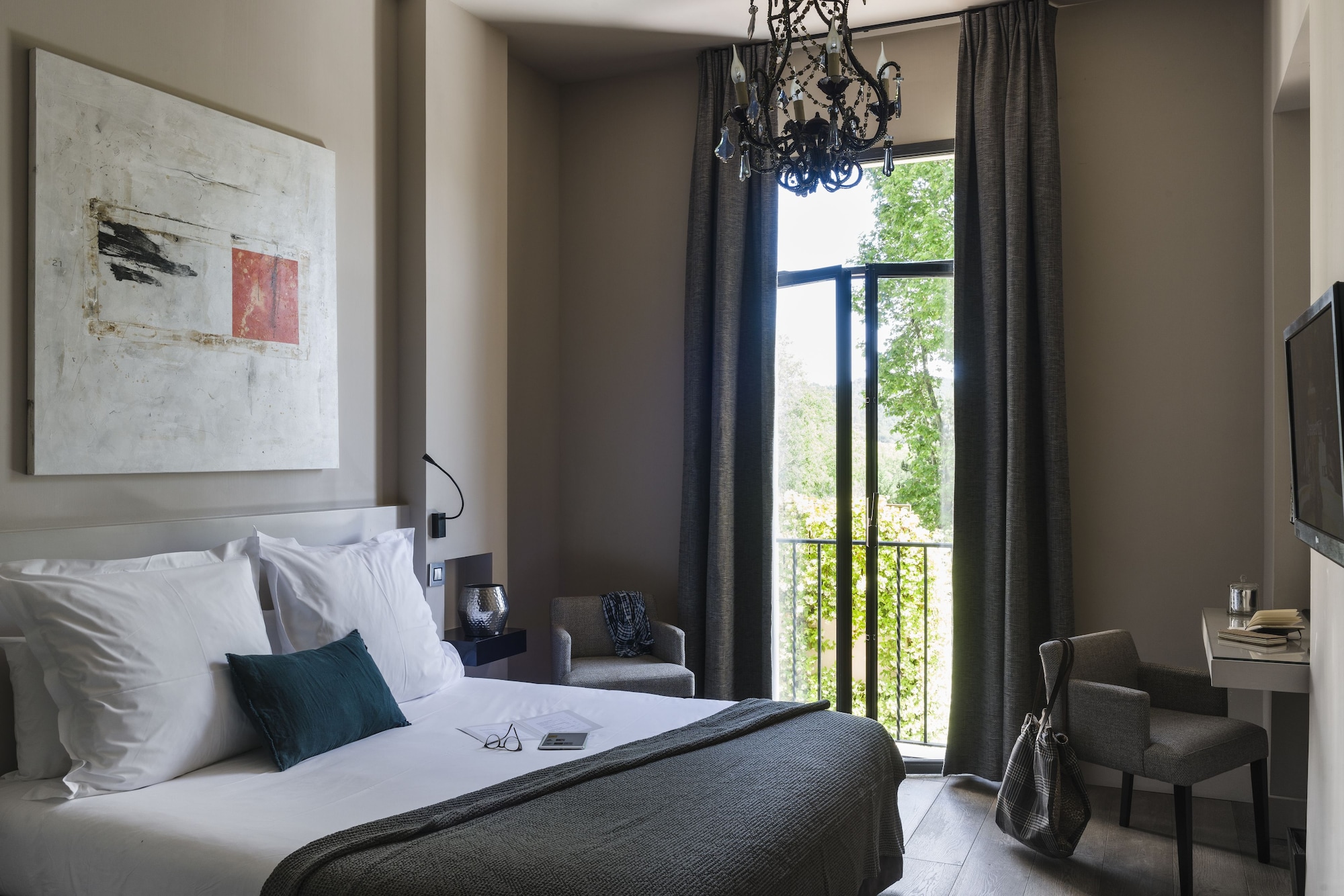 DELUXE, DOUBLE BED