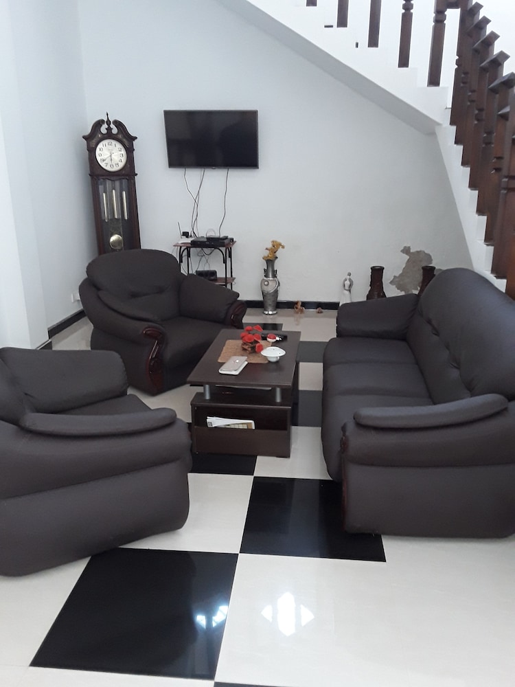Darshani Hikka Villa 4/9