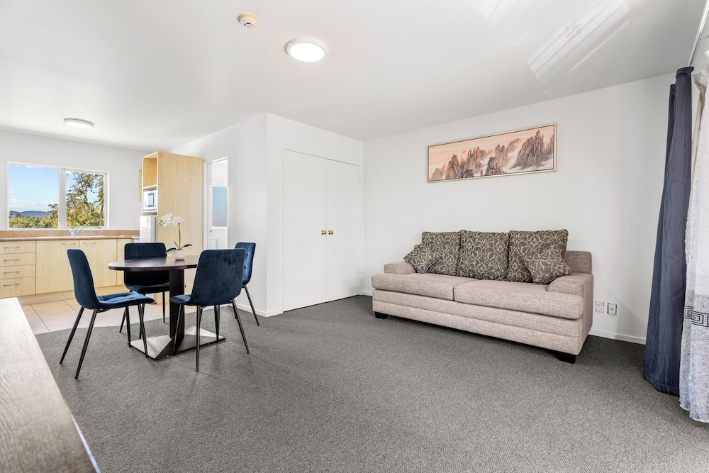 Avondale Motor Inn 25/36