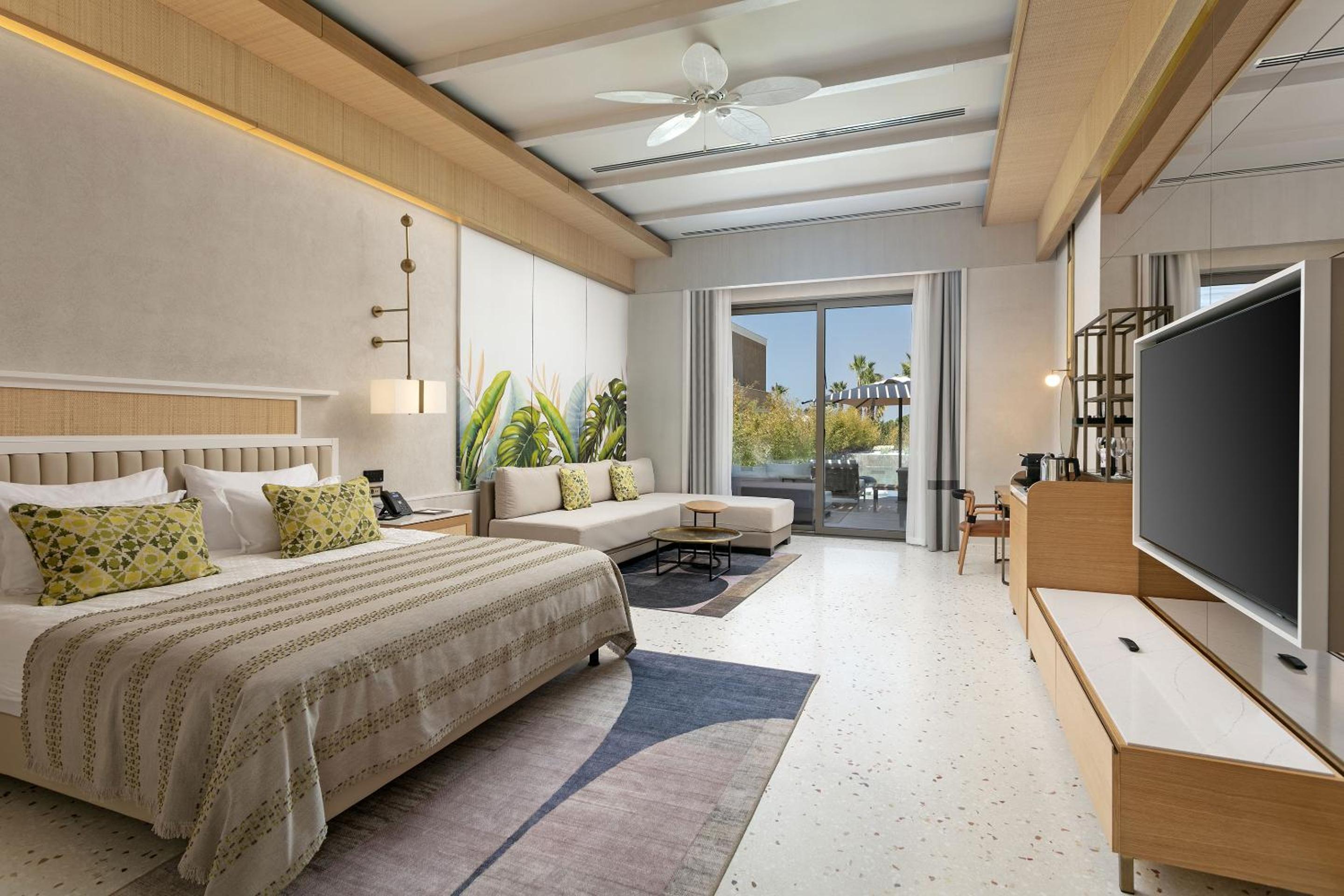 Swim Up, Lagoon, Beach, King Bed