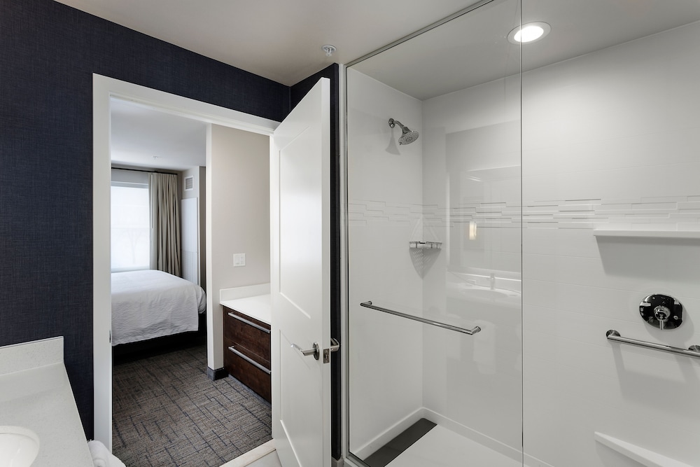 Residence Inn Milwaukee Brookfield 12/50