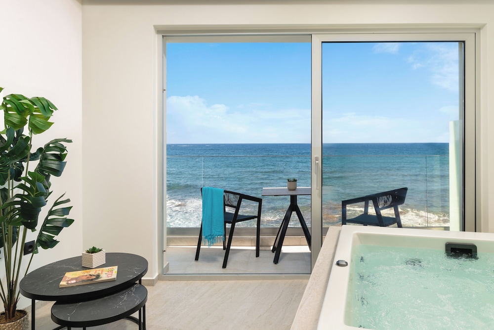 Elia Sea Suites 44/72