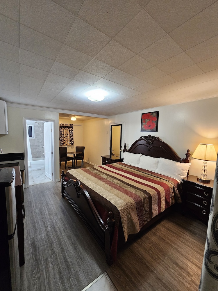 Parkway Motel & European Lodges 6/64