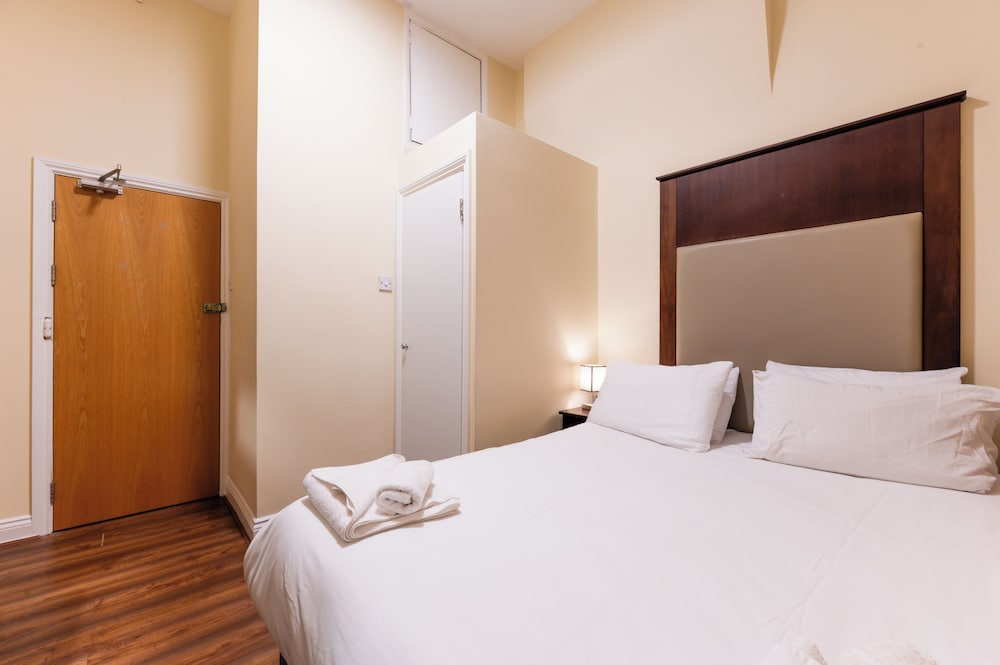 Astoria Hotel 7/42