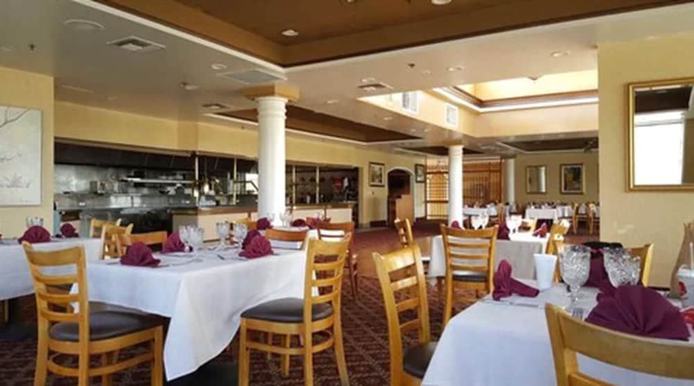 Ramada by Wyndham Hawthorne LAX / LA Stadium 25/38