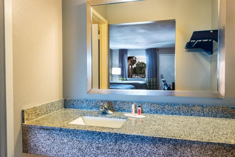 Studio6 Suites Opelousas, LA 48/55