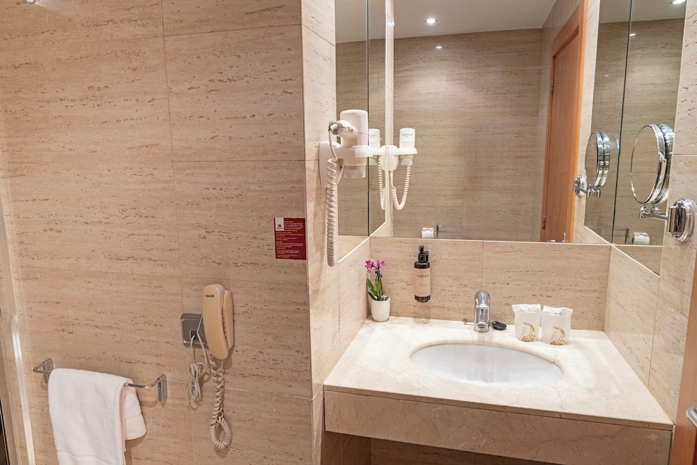 غرفة سوبيريور بسرير مزدوج بإطلالة على البحر، Hotel Faranda Marsol Candas, Ascend Hotel Collection 7/7