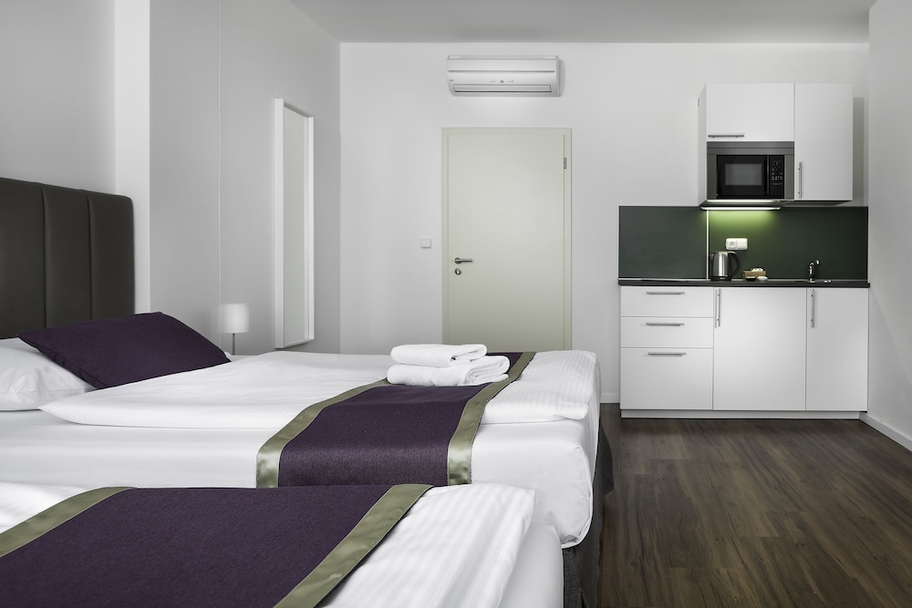 Elizabeth Suites 16/50