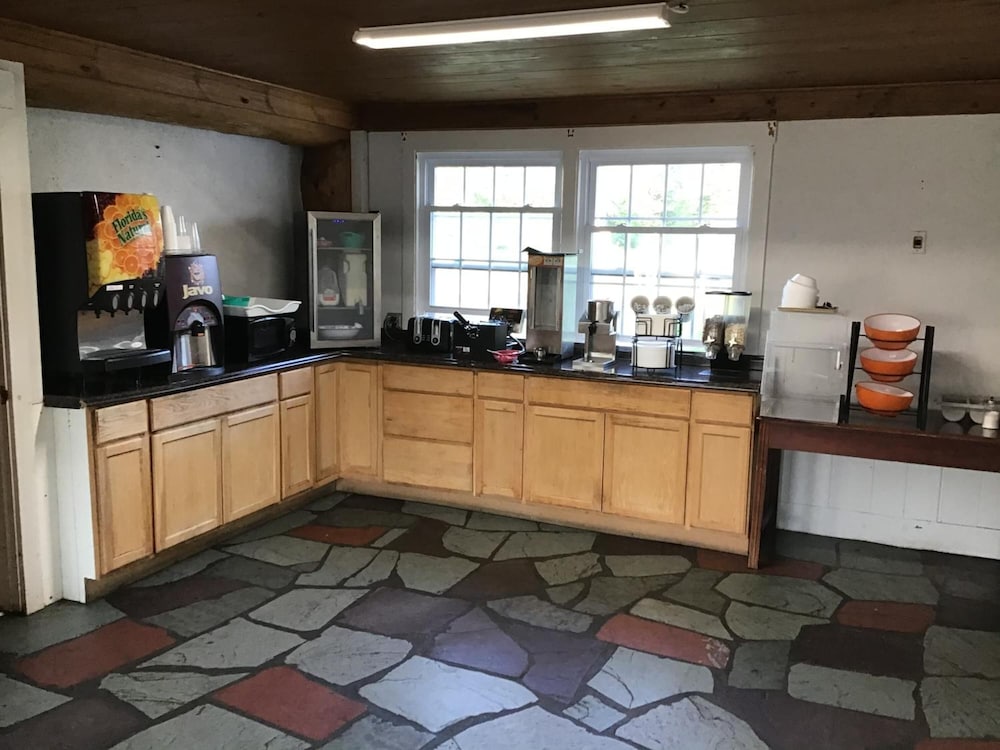 Stonybrook Motel & Lodge 6/59
