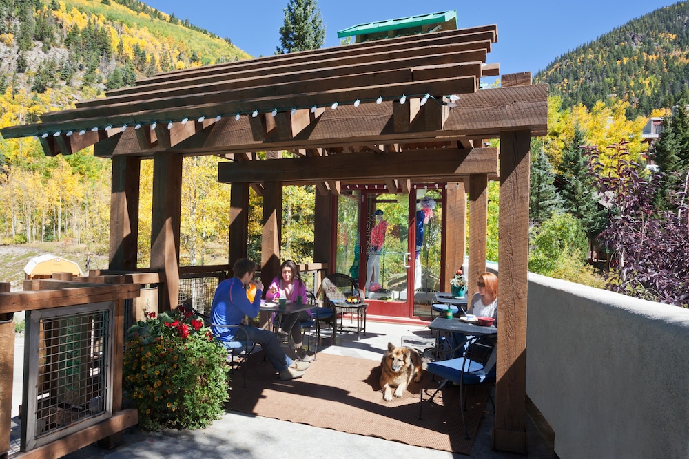 Alpine Village Suites 42/50