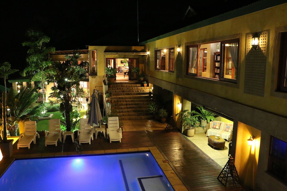 Bambuu Lakeside Lodge 4/50