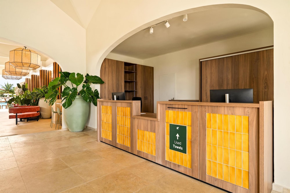 Sonesta Hotels & Resorts Livingstone Curacao 8/70