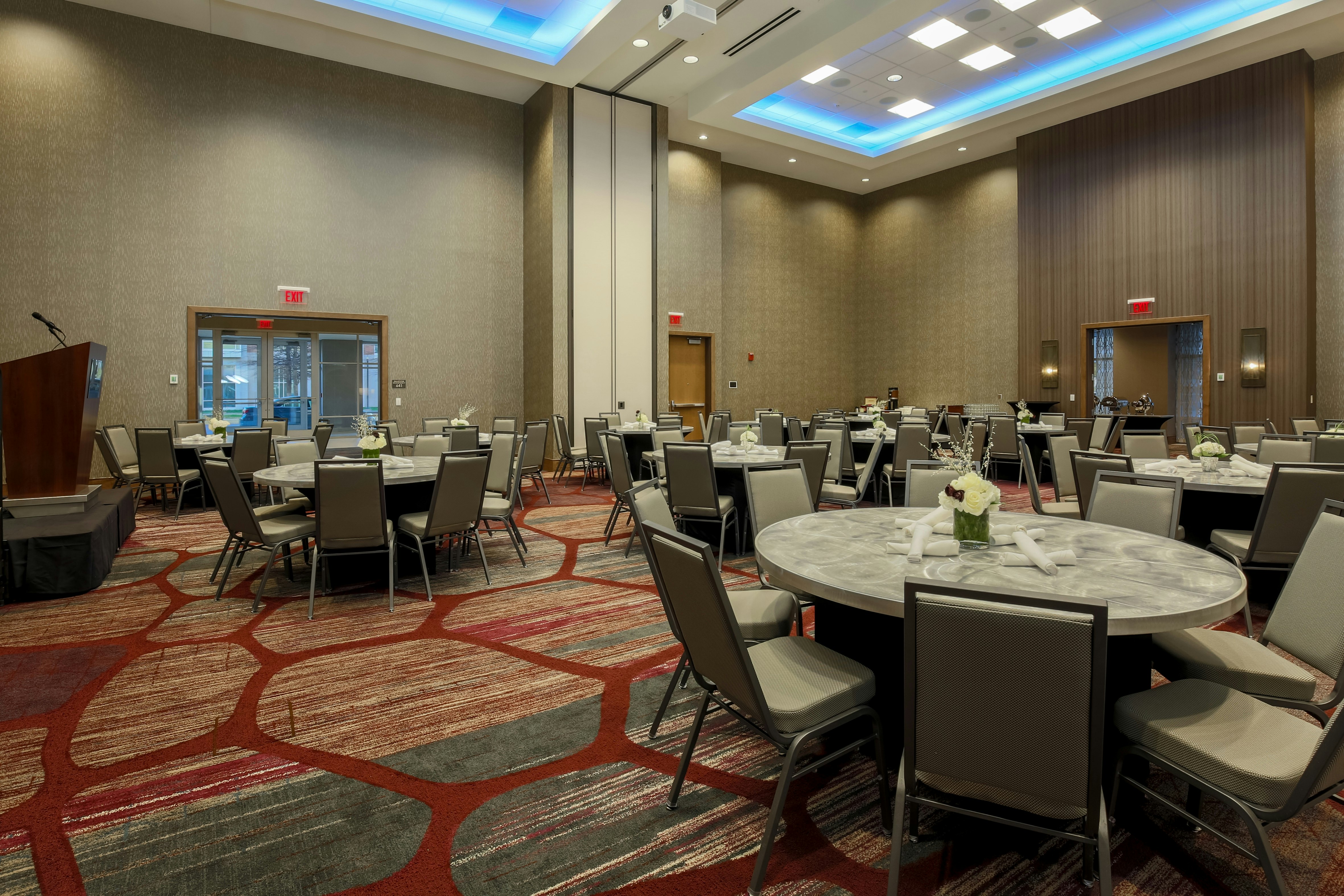DOUBLETREE BY HILTON EVANSVILLE 57/74