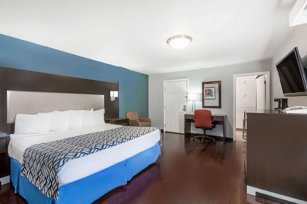 Days Inn By Wyndham Austin/University/Downtown 6/32