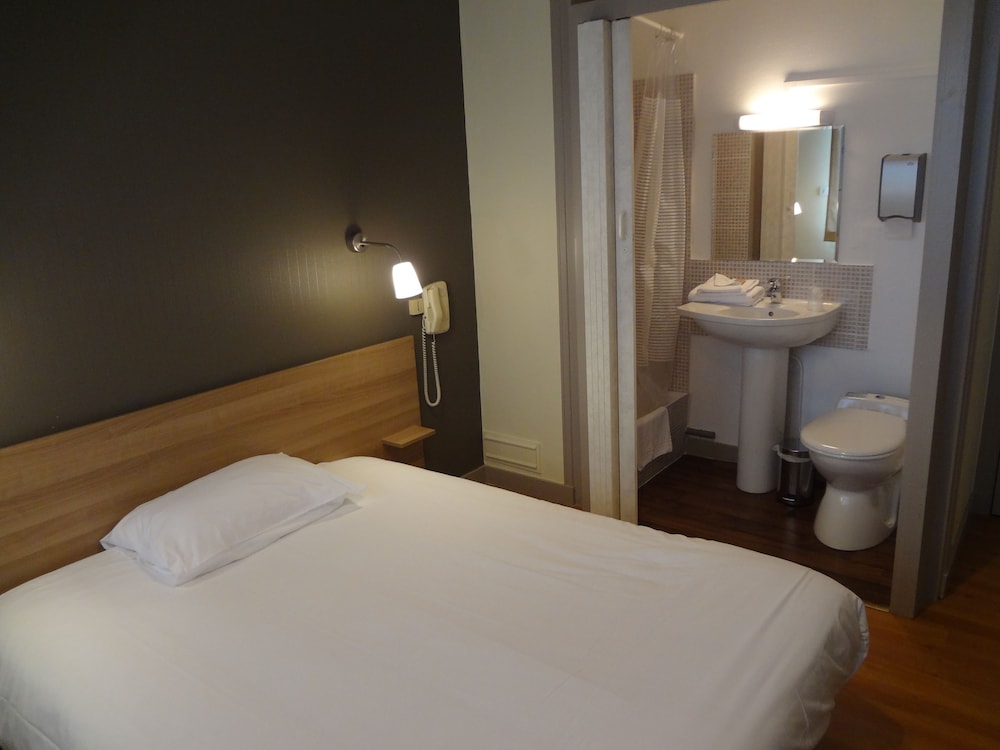 P Tit Dej Hotel Niort 8/58