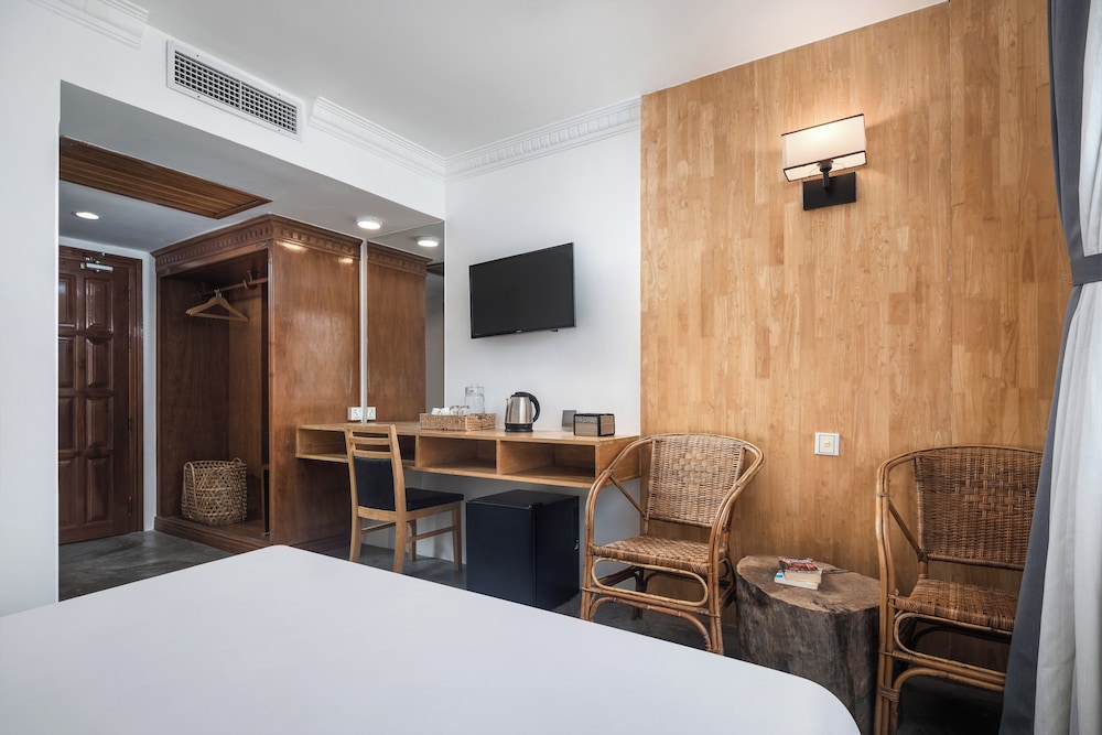 Pacific Hotel 55/66