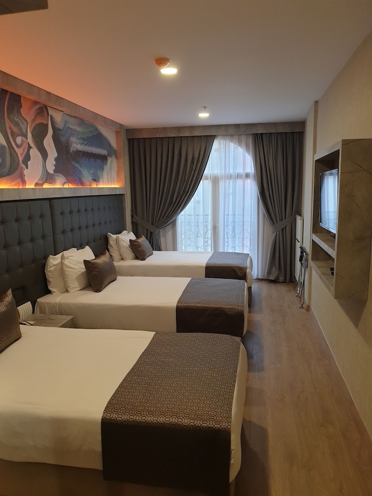 Four Sides Sisli 23/53