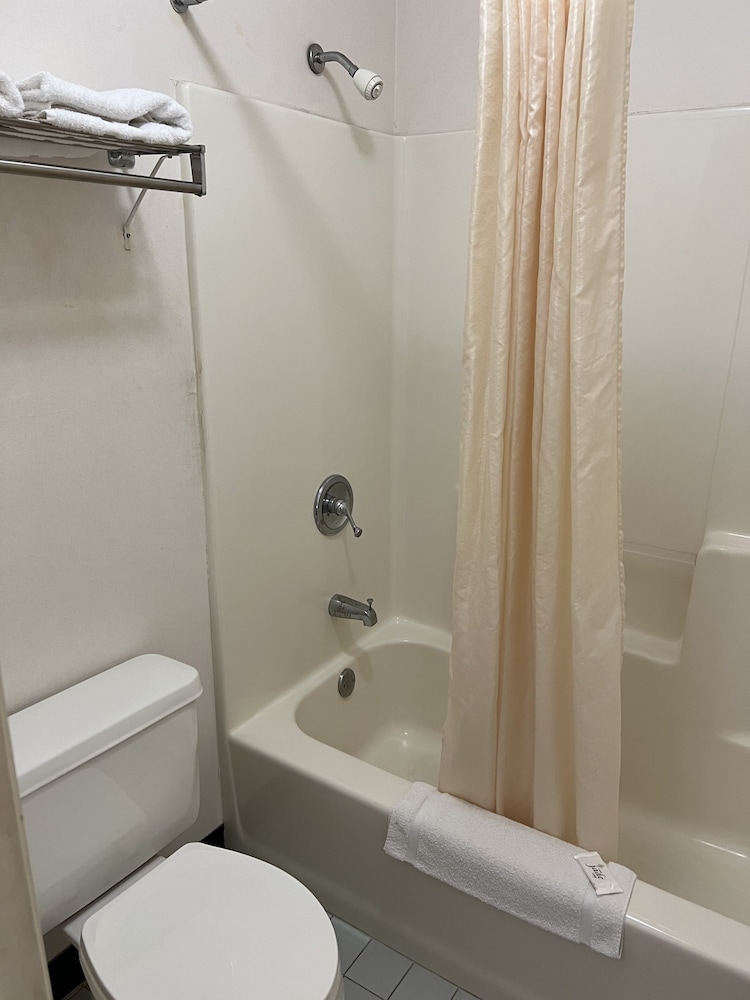 Garden Inn & Suites 16/53