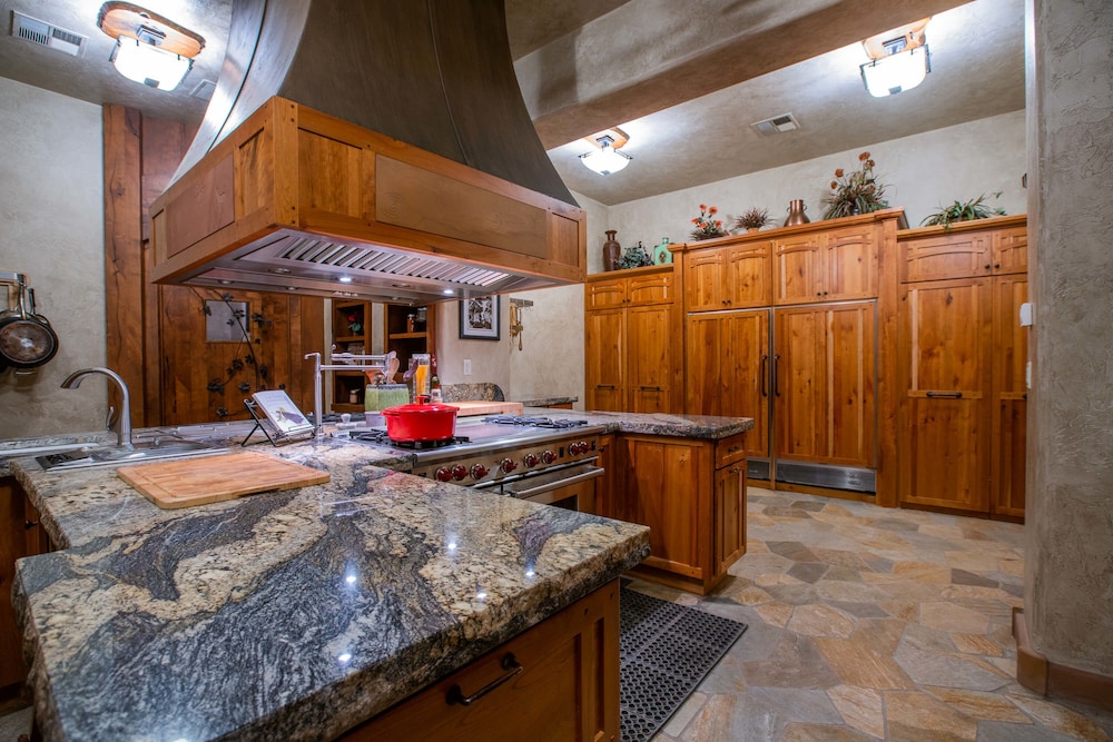 Cougar Ridge Lodge 9/79