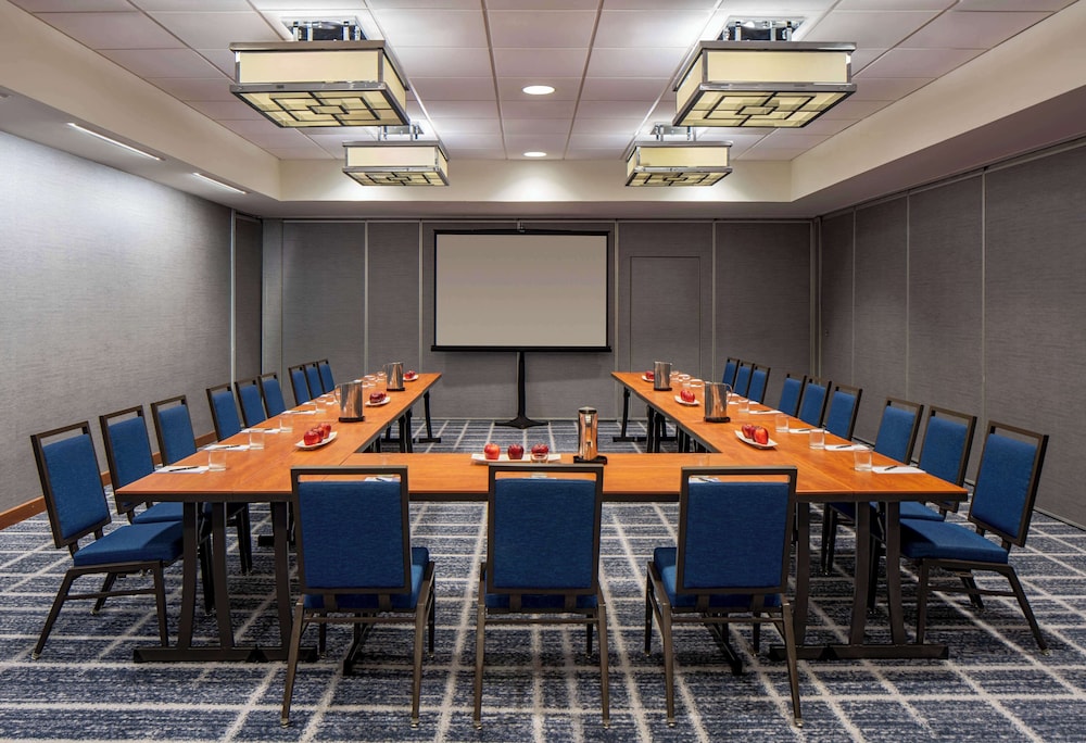 Hyatt Regency Crystal City 66/70