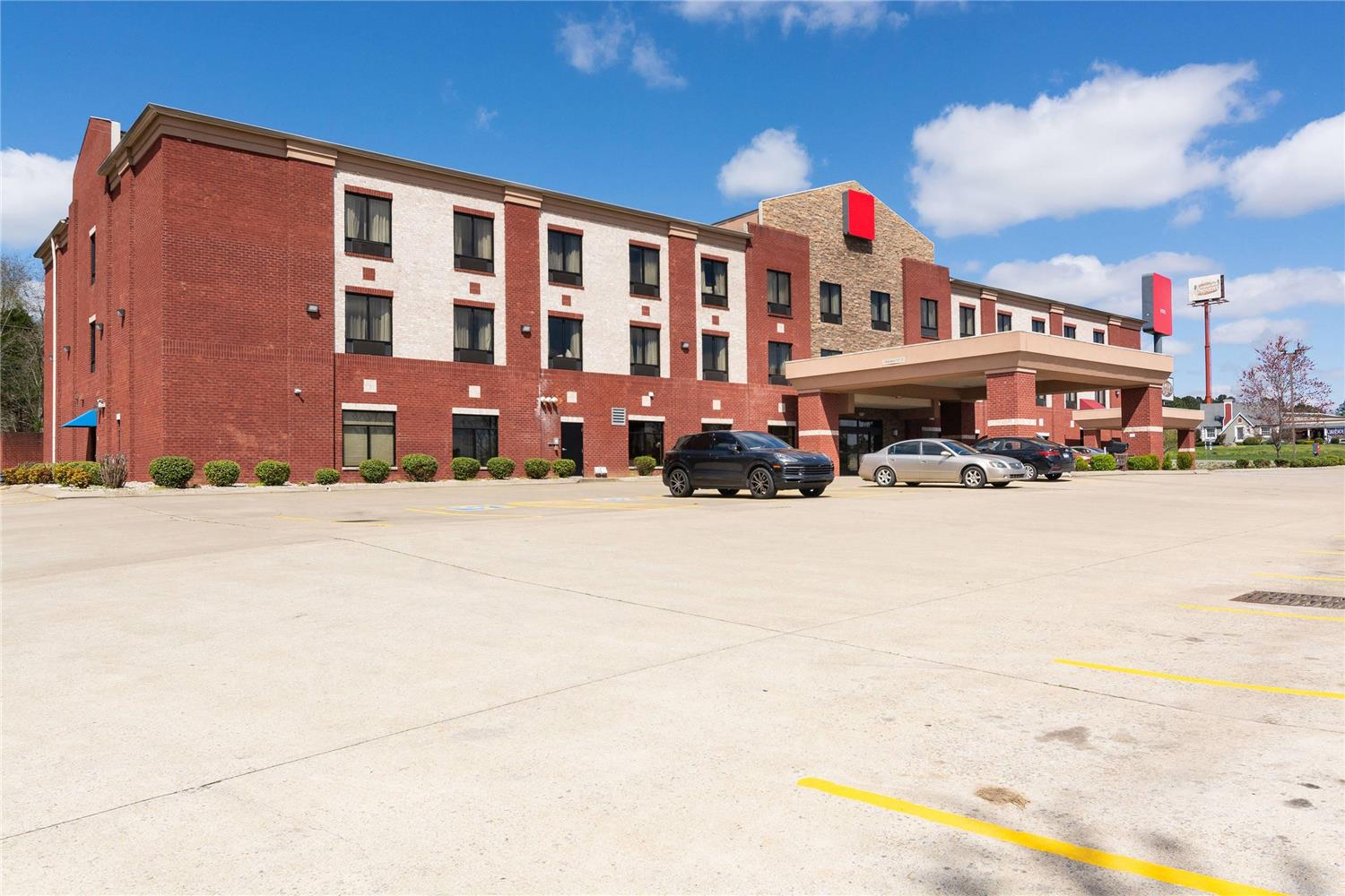 Portland Inn & Suites Portland, TN 34/35