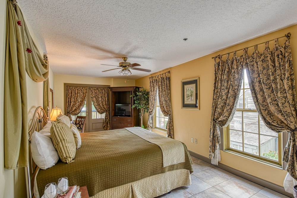 SUPERIOR, KING BED