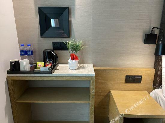 Yitel (Shanghai Caohejing Middle Ring Road Caobao Road) 10/46