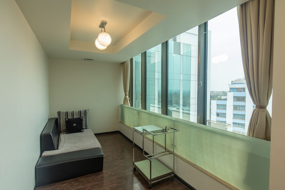 HOTEL SANDY'S TOWER 28/63