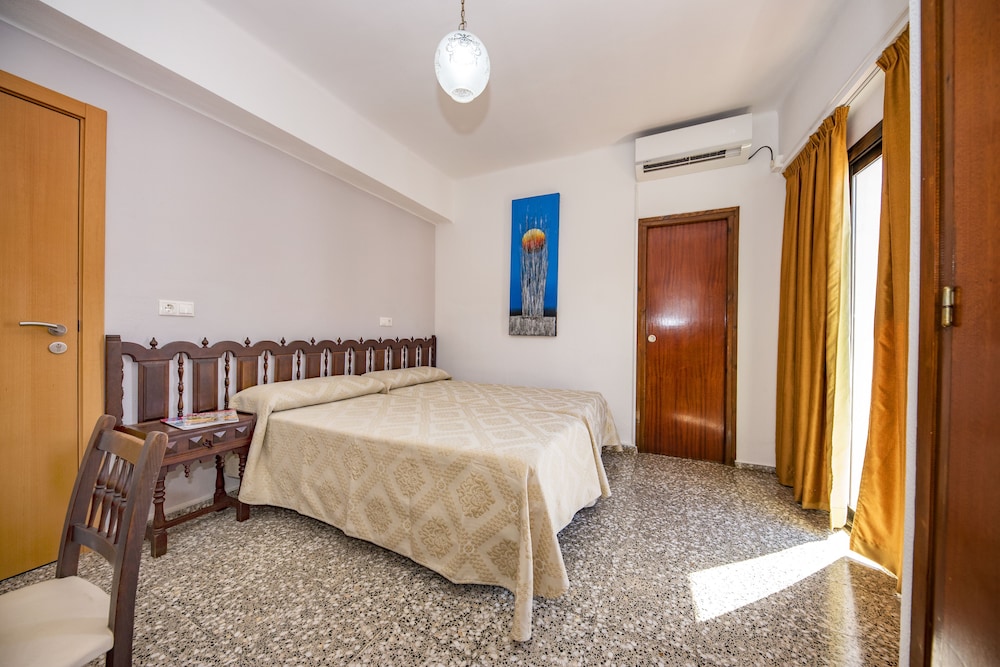 Santa Eulalia Hostal 15/44