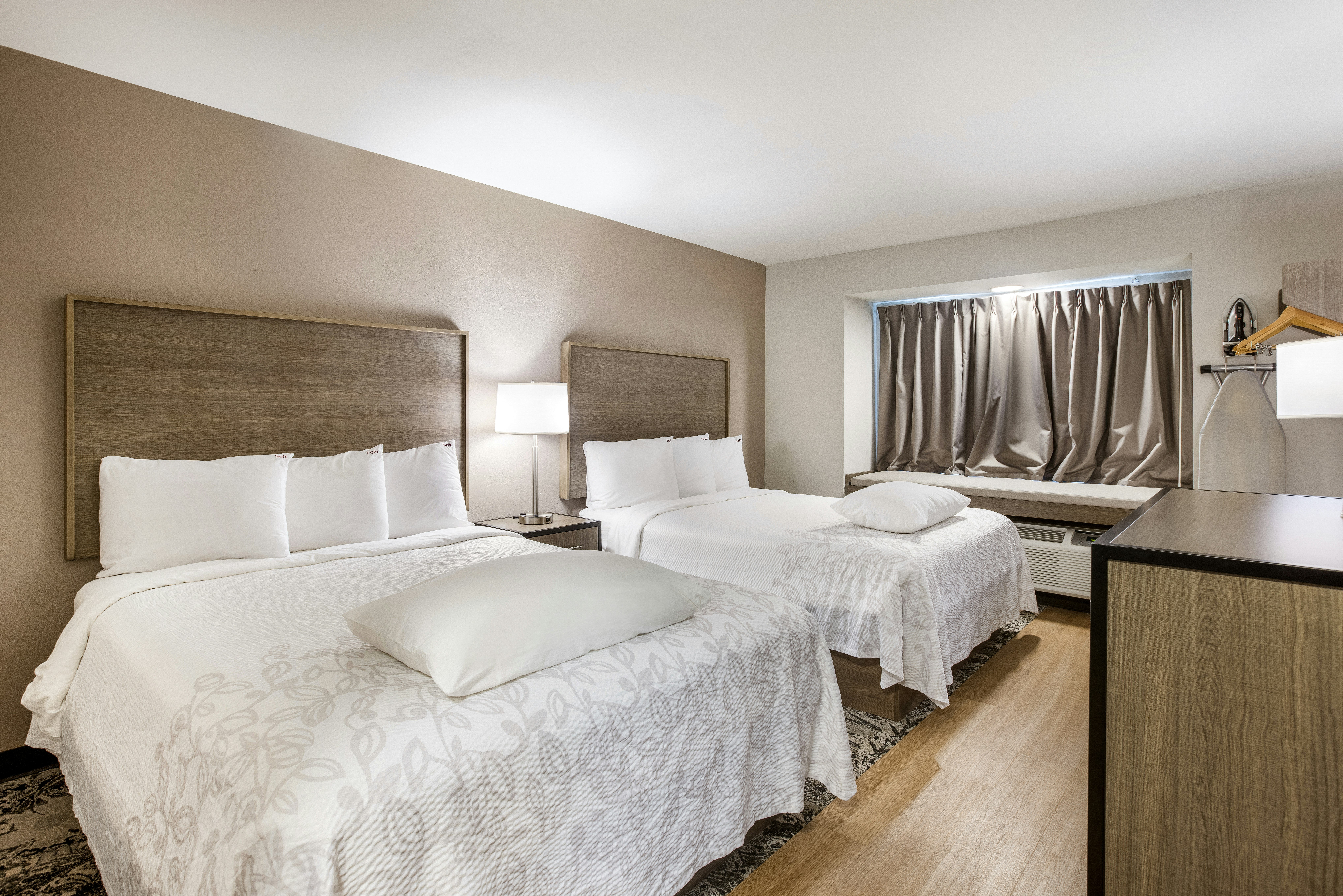 PREMIUM, 2 QUEEN BEDS