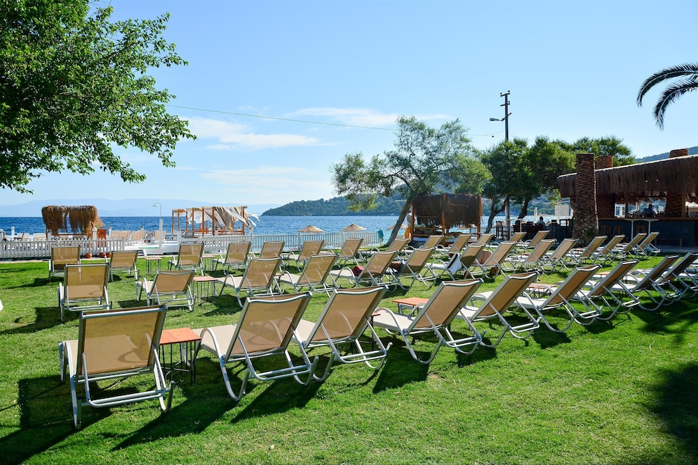 Daphnis Hotel 24/46