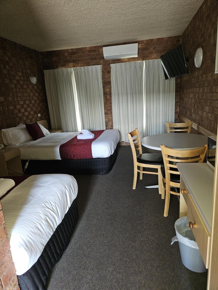 Spa, Deluxe, 1 Queen and 1 Single Bed 2/2