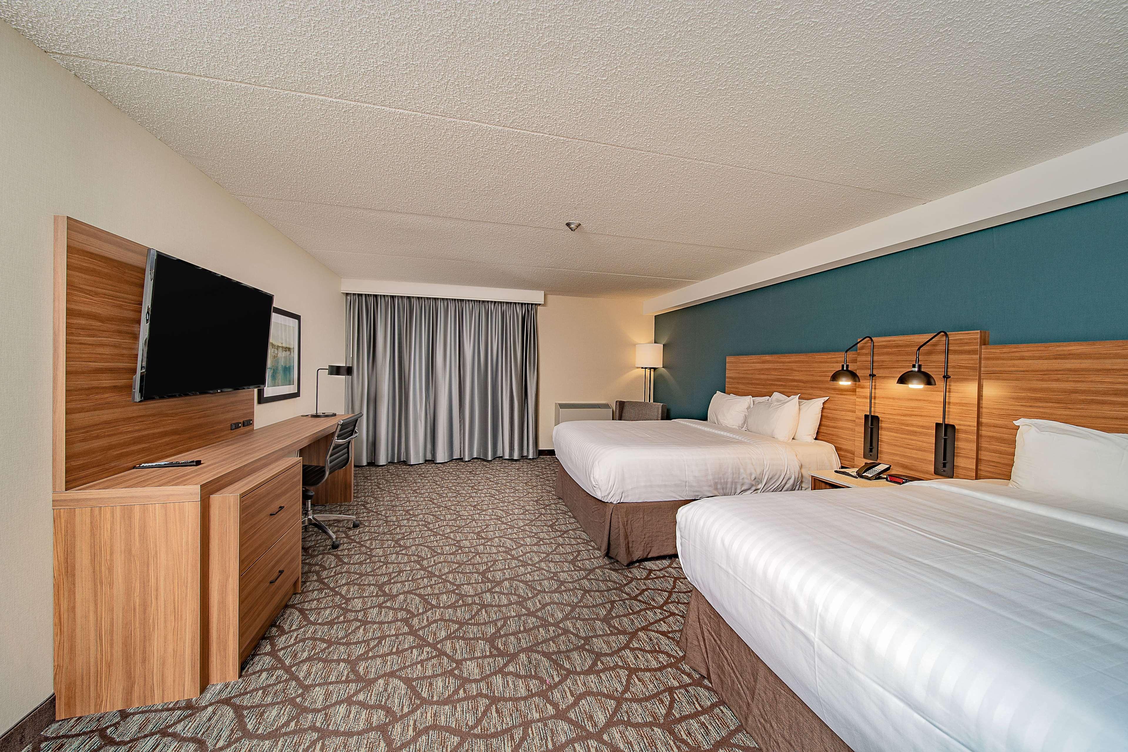 2 Queen Beds, No View, Tower B