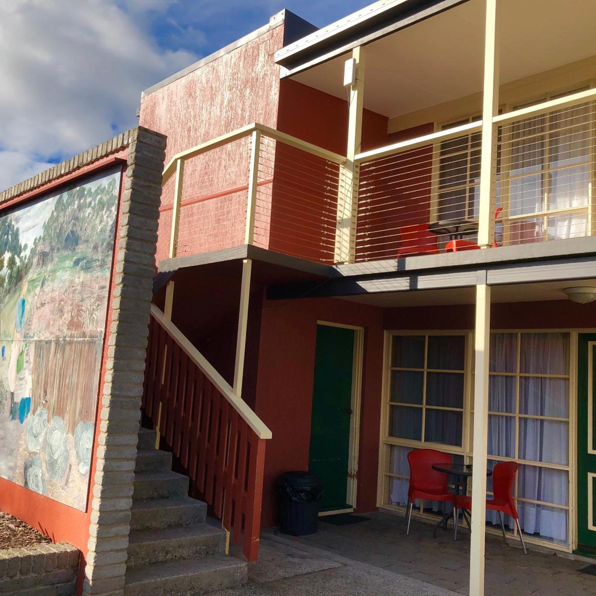 SHEFFIELD MOTOR INN 3/43