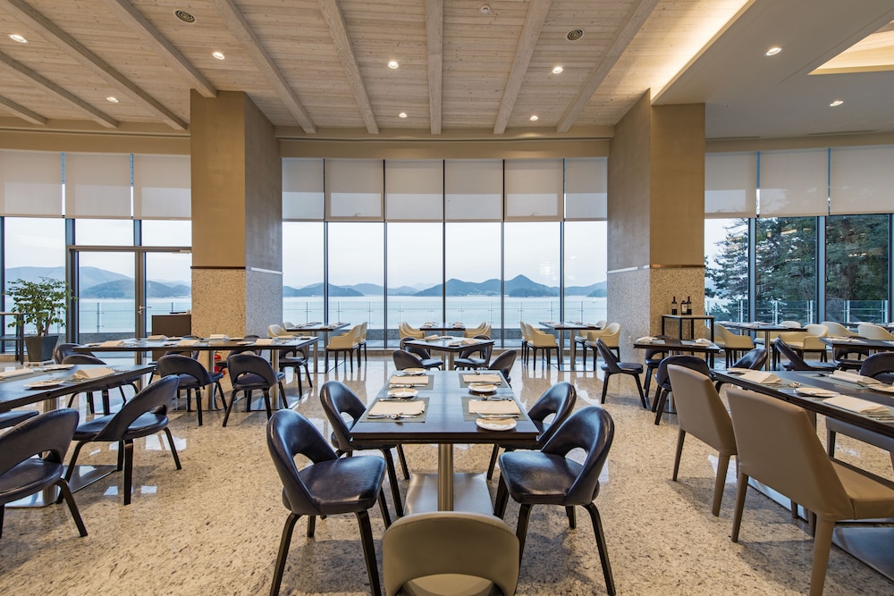 Stanford Hotel & Resort Tongyeong 38/57