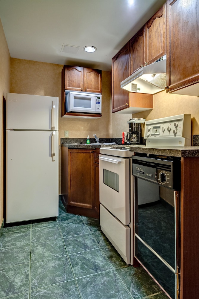 Best Western Plus Suites Downtown 6/42