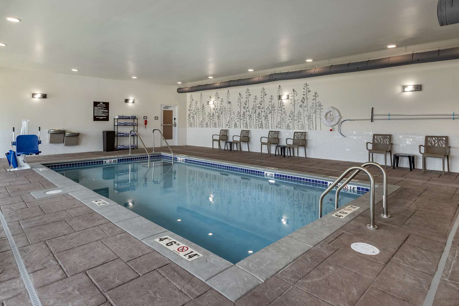 Sleep Inn & Suites Milwaukee/Franklin, WI 14/21