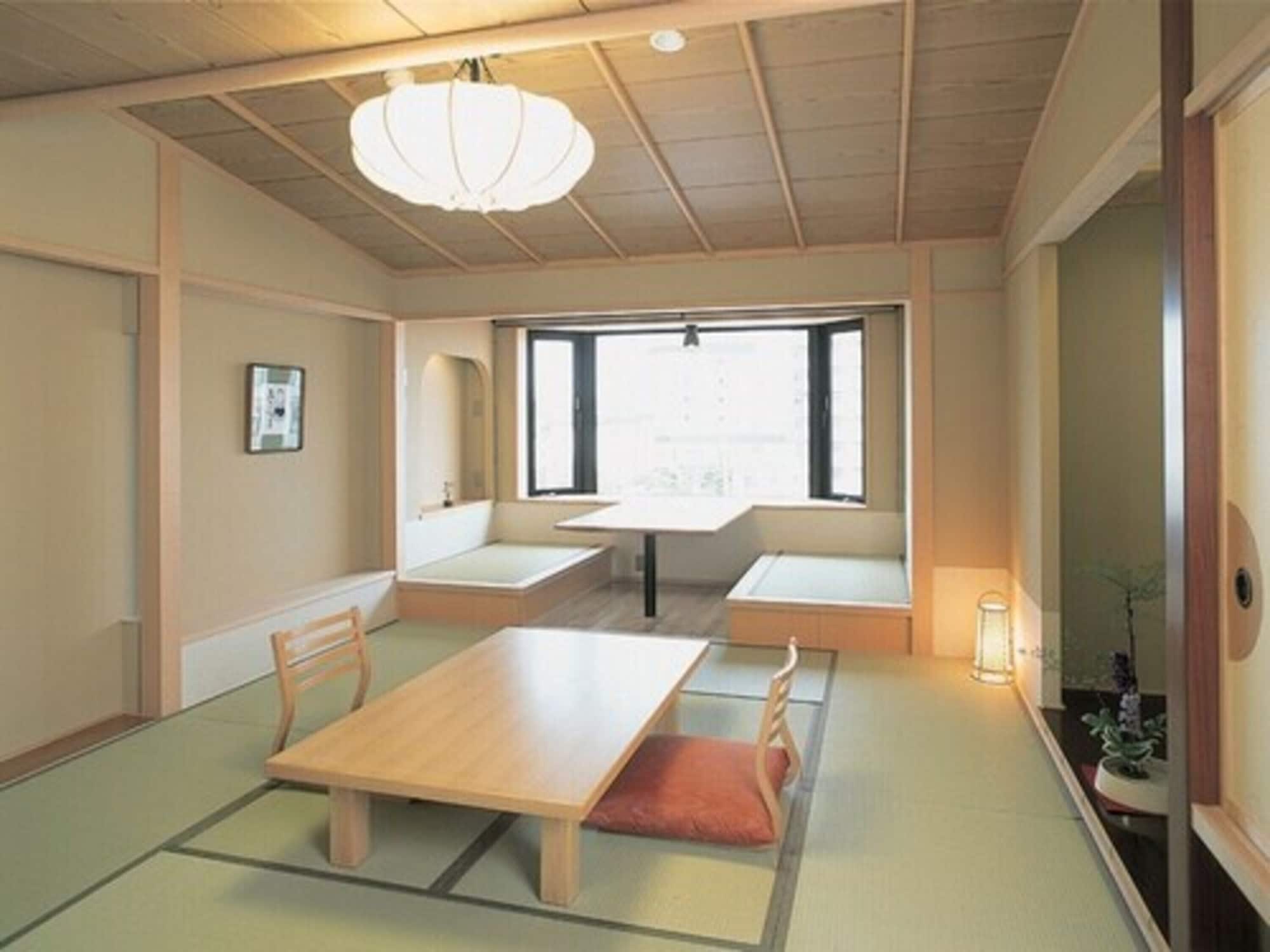 Japanese, 4 Futon Beds, Tatami, Annex