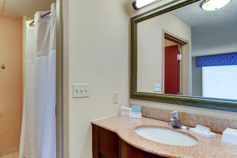 Hampton Inn & Suites St. Louis-Edwardsville 33/69