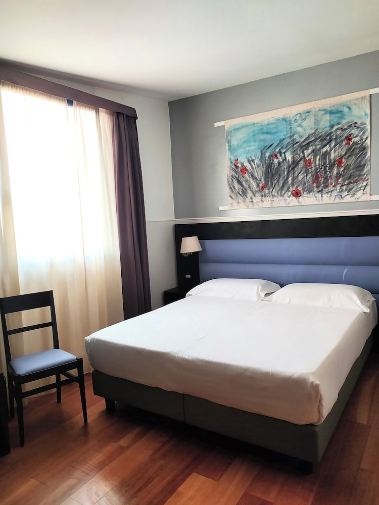 Hotel Aphrodite 8/48