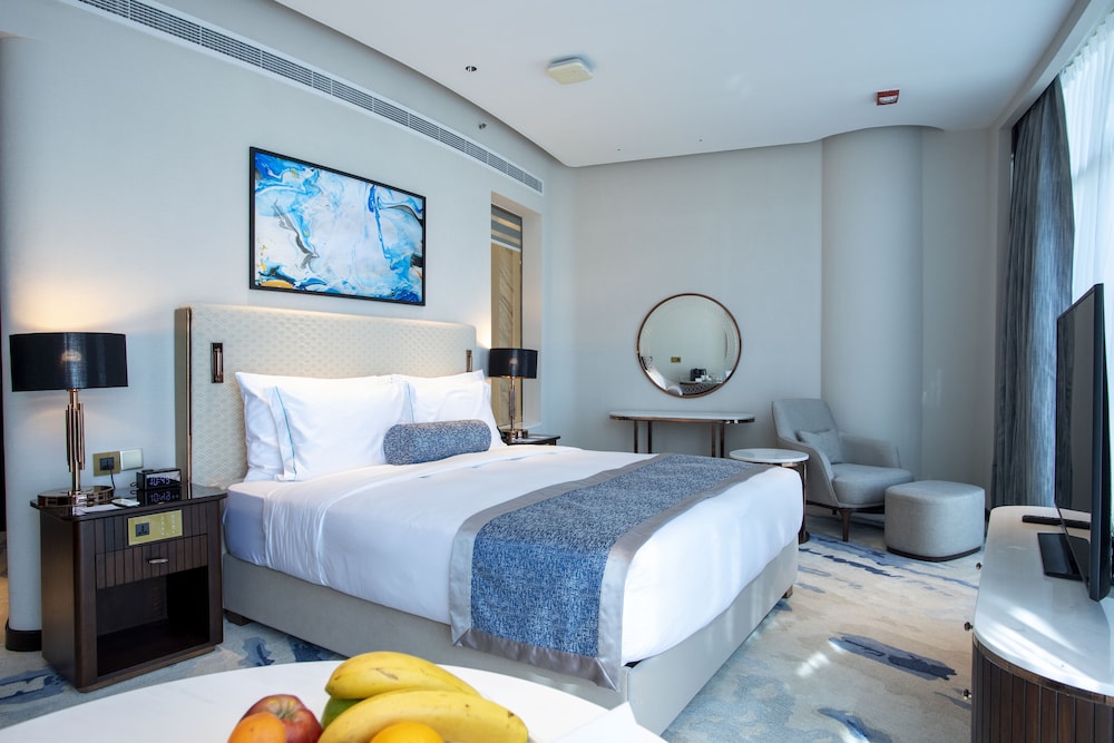 DELUXE, DOUBLE OR TWIN BED