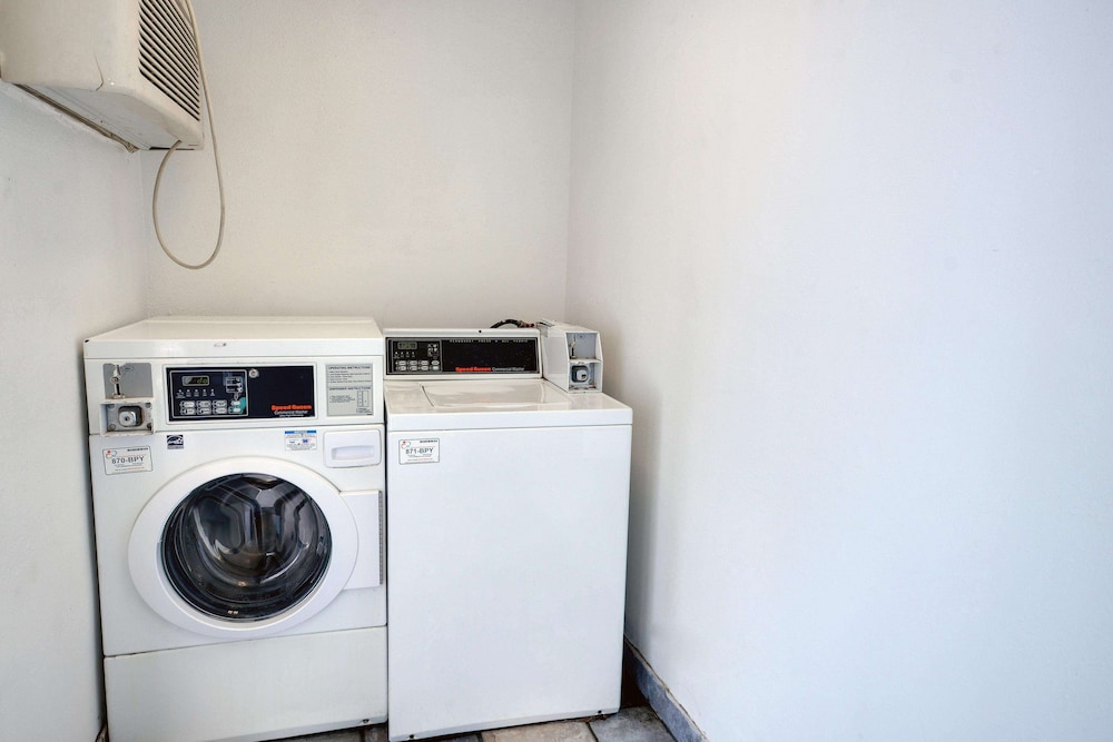 Motel6 Baytown, TX - Baytown East 46/63