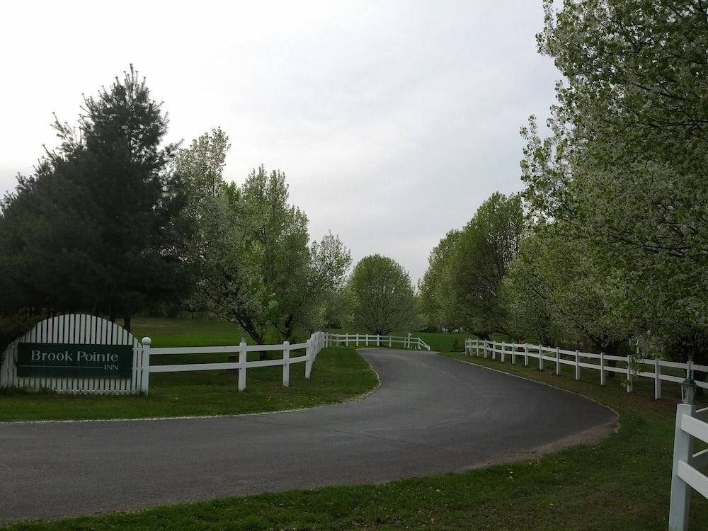 Brook Pointe Inn 47/53