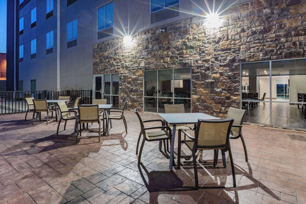 La Quinta Inn & Suites by Wyndham Jackson/Cape Girardeau 41/51