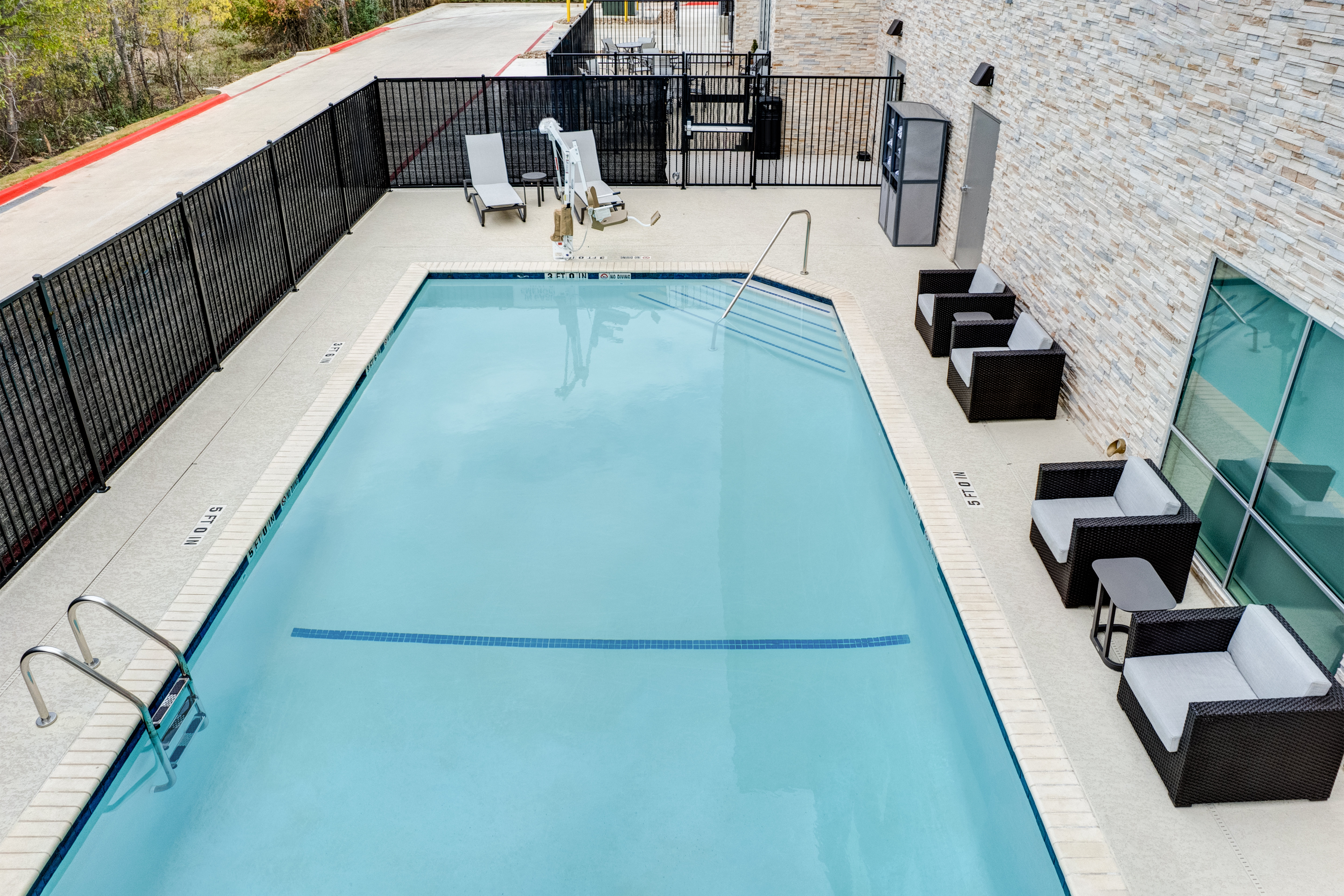 Holiday Inn Express & Suites Austin Airport East 25/44