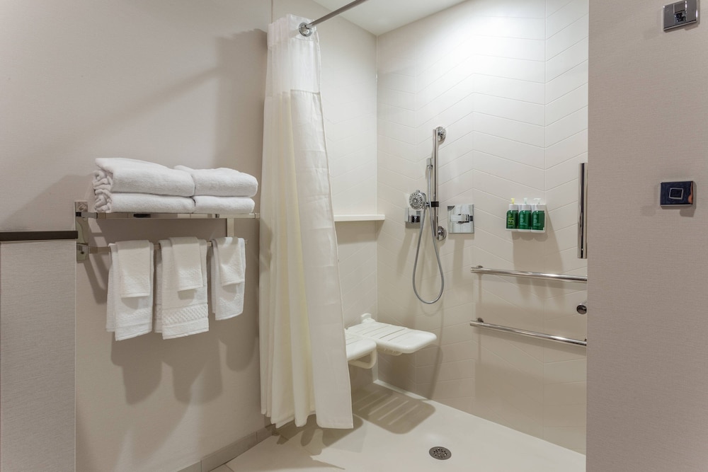 Fairfield Inn & Suites Franklin 10/34