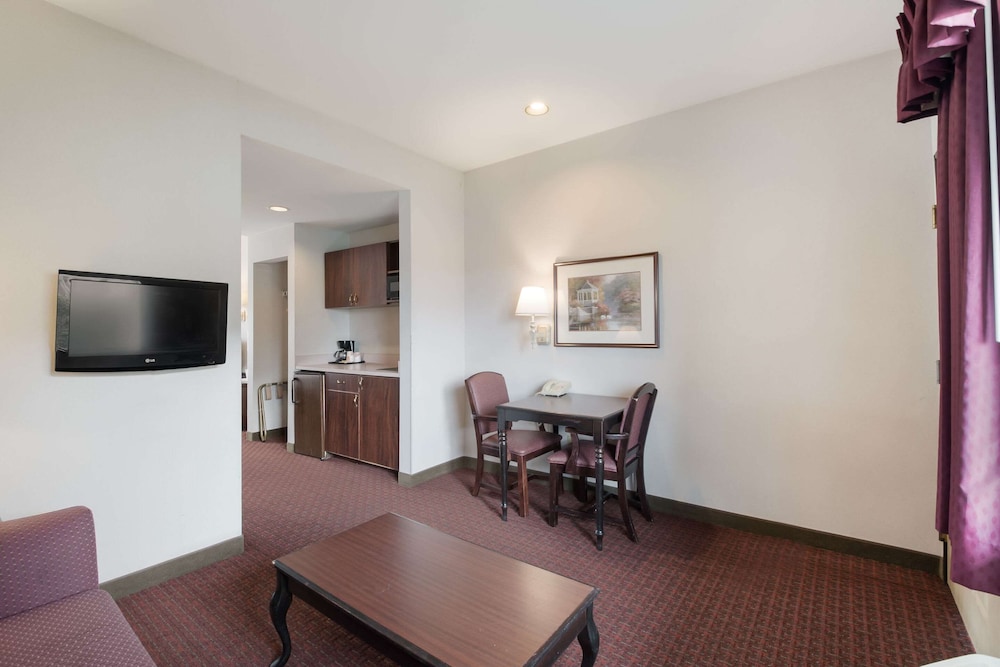 Quality Inn Grand Suites Bellingham 22/29