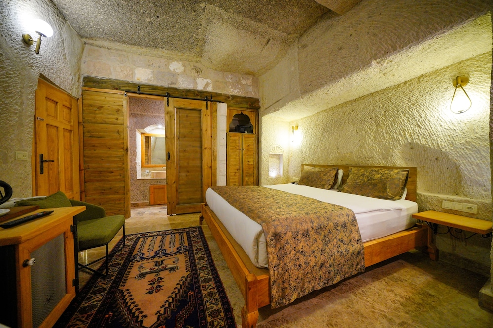 Cave Hotel Saksagan 16/48